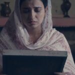 Nimrat Khaira Instagram - ਮੈਂ ਉੱਜੜੇ ਹੋਏ ਰਾਹਾਂ ਦੀ ਪਰਛਾਈ ਹਾਂ ਮੈਂ ਦਾਦੀਆਂ ਨਾਨੀਆਂ ਦੇ ਸਮਿਆਂ ‘ਚੋਂ ਆਈ ਹਾਂ . #DadiyaNaniya #Maanmatti Maanmatti full album now on all streaming platforms 🙏🏻🤍