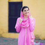 Nimrat Khaira Instagram - Akhan nal kiti ohne dilan di viakhyea ,Mere val badi tehzeeb nal jhakeya ..♥️♥️ #Suhagan #Maanmatti @aliwarofficial @vr.films.in
