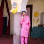 Nimrat Khaira Instagram - Akhan nal kiti ohne dilan di viakhyea ,Mere val badi tehzeeb nal jhakeya ..♥️♥️ #Suhagan #Maanmatti @aliwarofficial @vr.films.in