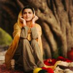 Nimrat Khaira Instagram - ਮੈਂ ਦਰਦ ਬਣਾ ਕੇ ਘੁੱਗੀਆਂ-ਚਿੜੀਆਂ ਵਾਹ ਦਿੱਤੇ ਮੈਂ ਕਿਸਮਤ ਦੀ ਛਾਤੀ 'ਤੇ ਚਰਖੇ ਡਾਹ ਦਿੱਤੇ.. @ravankhosa @pippal_patiyaan