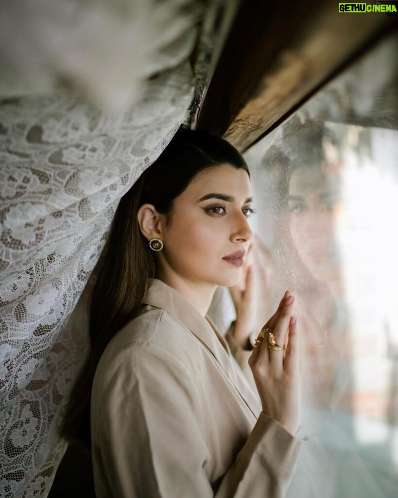 Nimrat Khaira Instagram - Art should comfort the disturbed and disturb the comfortable . Photography @bharat_rawail Styled by @jinalpnagda Bling @aulerthofficial @echoaccessories_ @anantayabymani
