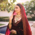 Nimrat Khaira Instagram – ਨਾਲ਼ੇ ਰੱਬ ਤੇ ਨਾਲ਼ੇ ਦੁਨੀਆਦਾਰੀਆਂ ਵੇ 
🤍♾