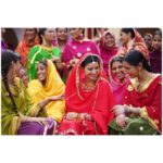 Nimrat Khaira Instagram - ਆਪਣੇ ਹੀ ਨੈਣ ਸਈਓ ਹੁੰਦੇ ਮੈਂ ਹੈਰਾਨ ਦੇਖੇ ਚਾਰ ਲਾਵਾਂ ਵਿੱਚ ਨੀ ਮੈਂ ਸੱਤ ਆਸਮਾਨ ਦੇਖੇ .. #Suhagan #Maanmatti
