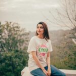 Nimrat Khaira Instagram – Saari duniya par main chhaoon
Bas itna sa khwaab hai 😬❤️♾

📷 @bharat_rawail
Stylist @jinalpnagda
Earrings @kraftsmiths