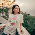 Nimrat Khaira Instagram – Saari duniya par main chhaoon
Bas itna sa khwaab hai 😬❤️♾

📷 @bharat_rawail
Stylist @jinalpnagda
Earrings @kraftsmiths
