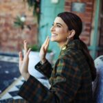 Nimrat Khaira Instagram – ਘੱਟ ਬੋਲੇ ਥੋੜੀ shy ..🤍

Photography @bharat_rawail 

Stylist @jinalpnagda 
Outfit @chhayagandhi.designstudio 
PR @prwayfashionconsultancy
Earrings @aulerthofficial
Rings @anantayabymani
Shoes @oceedeeshoes
