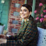 Nimrat Khaira Instagram - ਘੱਟ ਬੋਲੇ ਥੋੜੀ shy ..🤍 Photography @bharat_rawail Stylist @jinalpnagda Outfit @chhayagandhi.designstudio PR @prwayfashionconsultancy Earrings @aulerthofficial Rings @anantayabymani Shoes @oceedeeshoes