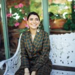 Nimrat Khaira Instagram - ਘੱਟ ਬੋਲੇ ਥੋੜੀ shy ..🤍 Photography @bharat_rawail Stylist @jinalpnagda Outfit @chhayagandhi.designstudio PR @prwayfashionconsultancy Earrings @aulerthofficial Rings @anantayabymani Shoes @oceedeeshoes