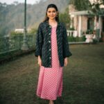 Nimrat Khaira Instagram - & God still blessing me .💕 Photography @bharat_rawail Stylist @jinalpnagda Earrings @kraftsmiths