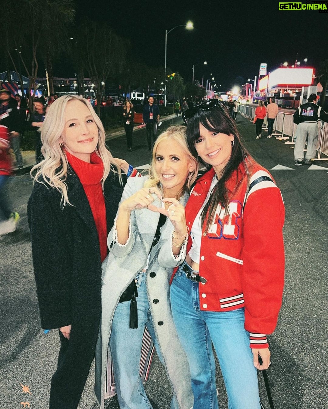 Nina Dobrev Instagram - The photos may be disposable đŸ“· but the memories definitely arent… Las Vegas, Nevada