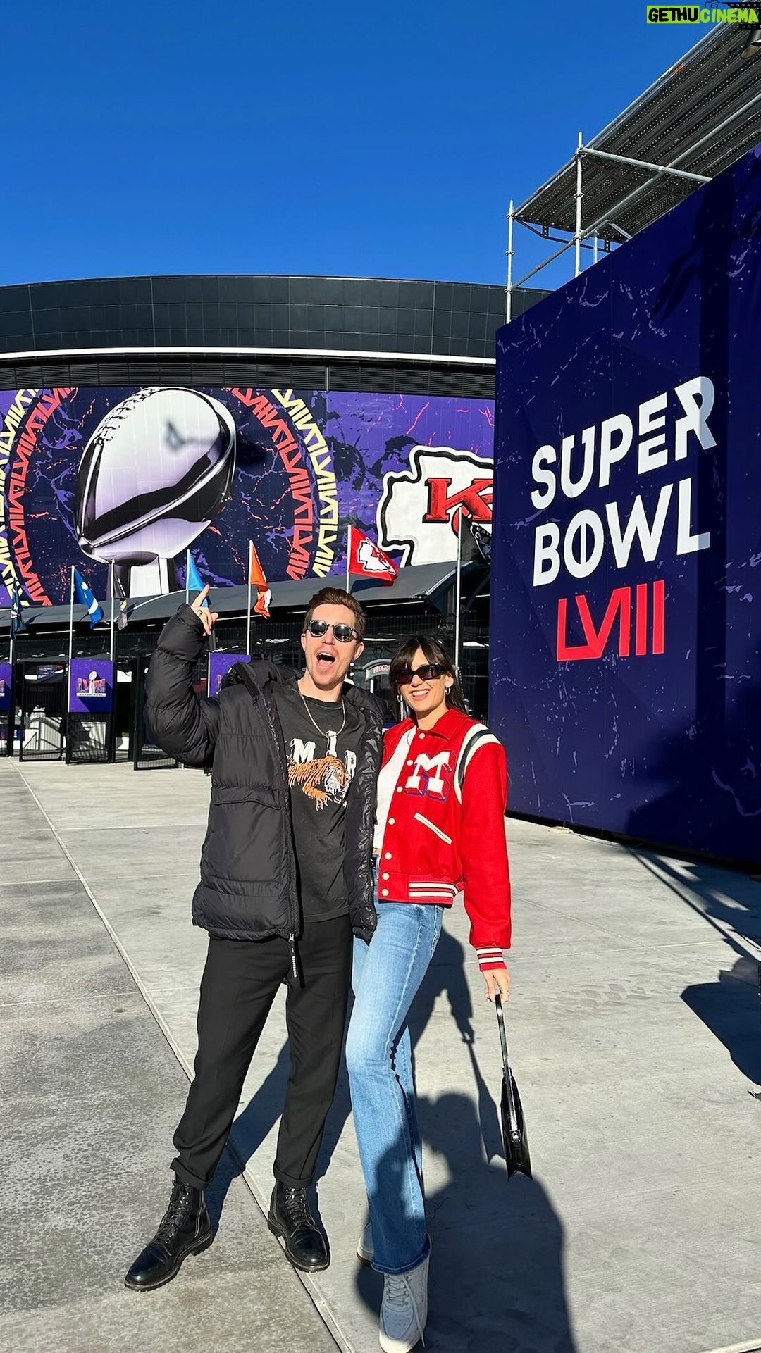 Nina Dobrev Instagram - @usher weโre coming for you! #superbowl2024 ๐โญ๏ธ๐ Vegas