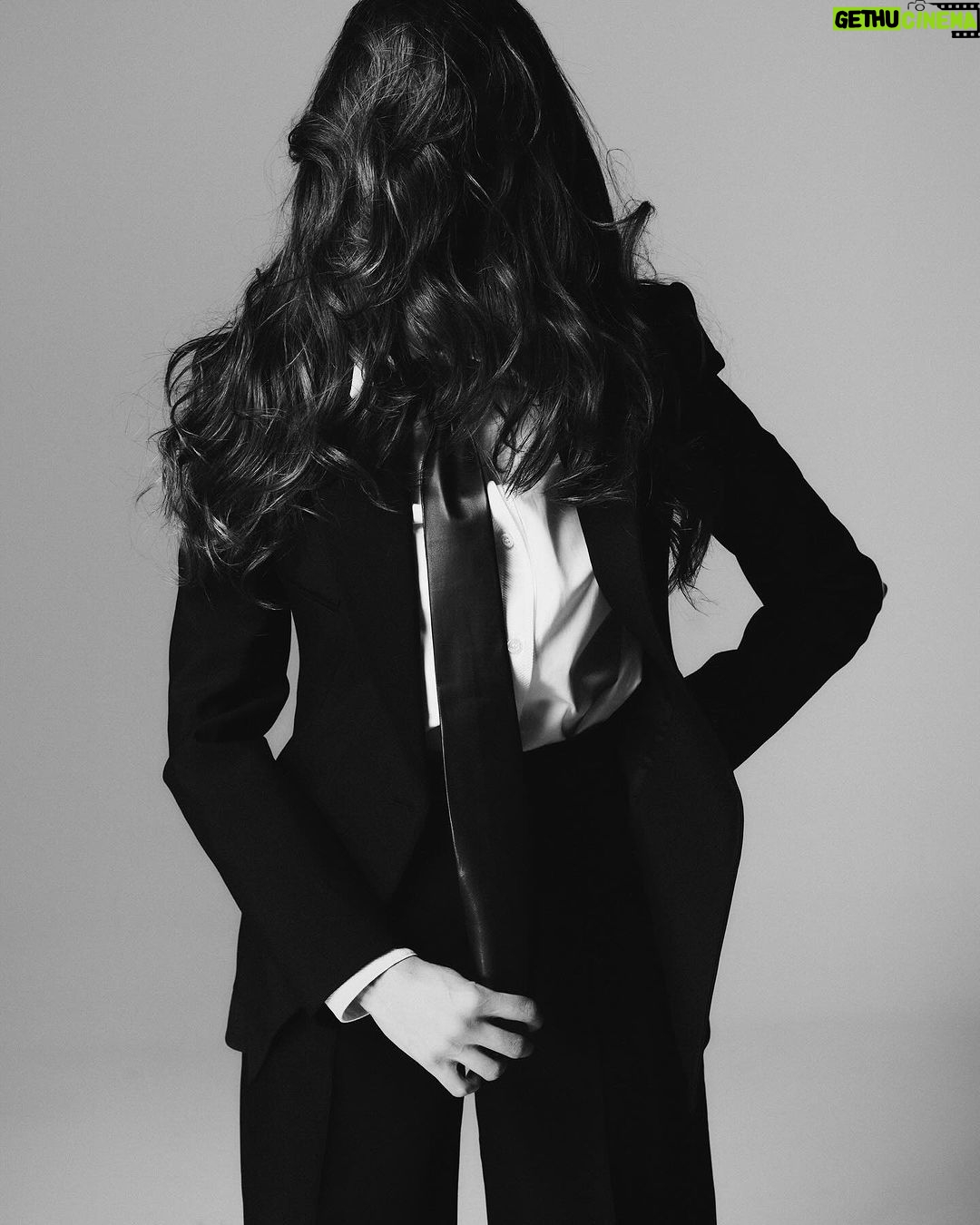 Nina Dobrev Instagram - @whowhatwear for BRICKLAYER - OUT NOW 📸: @andrewarthur New York City