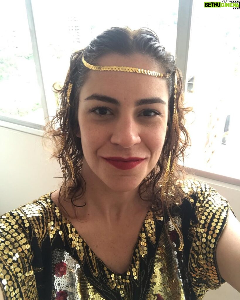 Nina Morena Instagram - Trabalhada no dourado, porque gente é pra brilhar! #carnaval ⚡🦋💃🏻🚀🌪