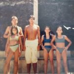 Nina Morena Instagram - É #tbt que vcs querem?! Então segura esses bikinis meio asa delta “transados”!👙😅 Eu e @peixefruta, com parte dessa linda familia Carvalhal que tanto e sempre nos acolheu! Muito amor e gratidão por vcs! E muita saudade do Duda, meu primeiro e tão especial amor! 🙏🏼❤️