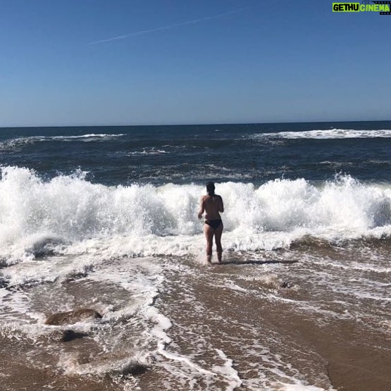 Nina Morena Instagram - “Eu vou/Vou lhe conservar/No sal/No sal do meu mar.” Porto, Portugal