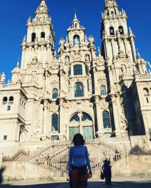 Nina Morena Instagram - Um beijo pra você que andou 799kms e chegou em Santiago! E chegou na sua alma e renasceu! A foto nem ficou tão boa... mas tá no coração. Para sempre!!!!
Sem palavras... serião... obrigada, vida! 🙏🏼👣🦋🌈🍀♥️👊🏼