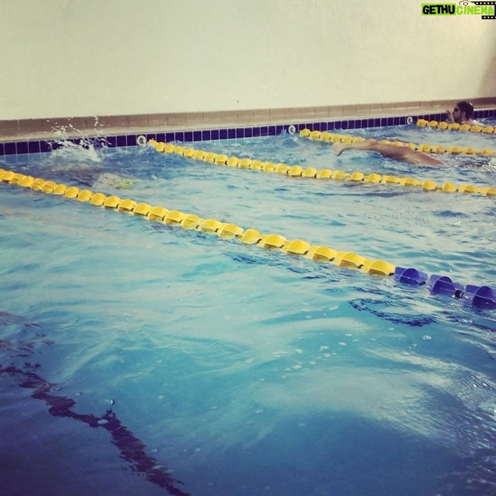 Nina Morena Instagram - Mais um dia de braçadas na @aquasport_vlmadalena com @wanderleysantos! Continue a nadar! Continue a nadar! 🐠