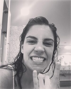 Nina Morena Instagram - Nóis bufa, nóis arfa, mas nóis AMA! #swimforyourlife 🏊🏻‍♀️