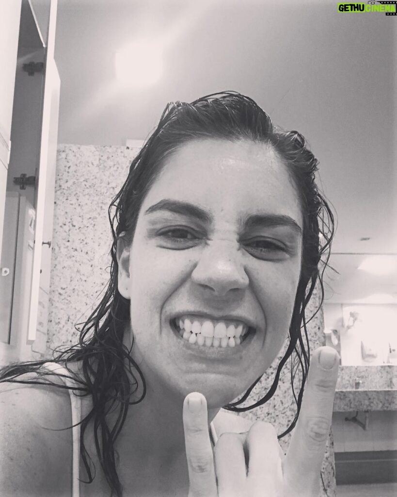 Nina Morena Instagram - Nóis bufa, nóis arfa, mas nóis AMA! #swimforyourlife 🏊🏻‍♀ Aquasport Academia - Vila Madalena