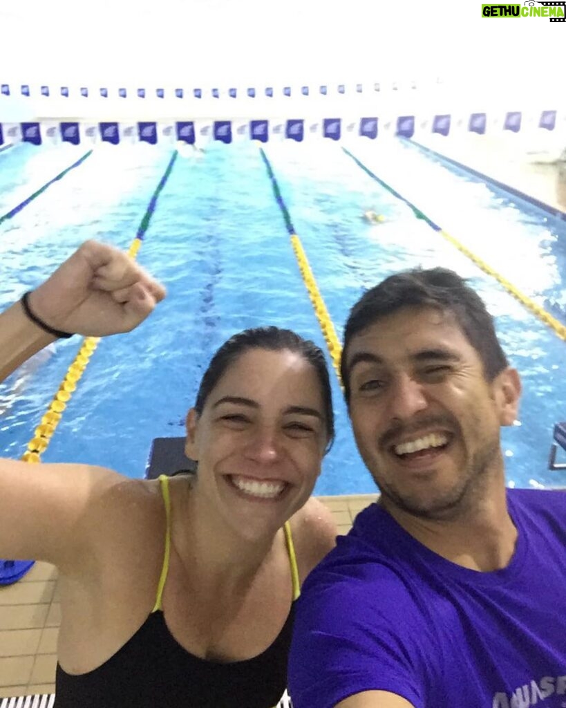 Nina Morena Instagram - Da alegria de voltar a nadar! Há 3 semanas tive uma lesão na perna e agora estou bem! 🙌🏼 Quero agradecer primeiro ao @wanderleysantos, meu amigo, meu coach, que me estimula, me atura reclamando, me acalma qdo rompo meu quadripecs... A todo mundo da @aquasport_vlmadalena, da @kinexfisio que me cuidou no dia. Meus “companheiros aquáticos” da @yellowcap_oficial, sempre tão queridos! Valeu, galera! Tô de volta!!! Vamos juntos! 🤜🏼🤛🏼🏊🏻‍♀
