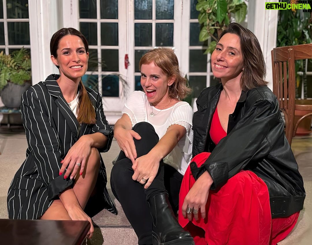 Nina Morena Instagram - 🎉 7, 8 e 9 de Março às 20H 10 de Março às 18H A comédia agridoce Vale Night volta ao @samambaia.bar para uma curtíssima temporada. Venha celebrar connosco o dia da Mulher com as suas amigas, que tem karaoke depois da peça. Ou então venha divertir-se com a sua cara-metade na sessão de sábado! Para quem já viu, vem de novo! Já sabe que a diversão é garantida. 🤩 Quem não conseguiu, aproveite agora que tem sessão no fim de semana. Garanta já o seu lugar, não deixe para depois que são só 4 apresentações! Bilhete: €12 / €10 (65, profissionais do espetáculo) Para mais informações e vendas antecipadas: teatrovalenight@gmail.com #comedia #peçadeteatro #lusobrasileira #diasamulher #teatroemmarço #lisboa #bairrodagraça Samambaia
