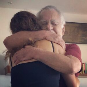 Nina Morena Instagram - Não sei como consegui ficar tanto tempo longe desse abraço. Te amo demais, meu Pops. ♥️🙏🏼