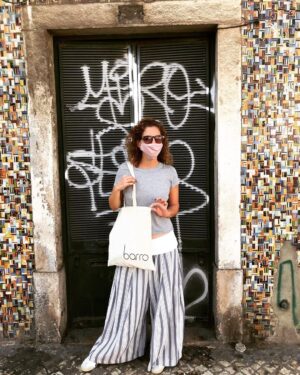 Nina Morena Instagram - Garota propaganda ( 😷 ) da @barro.store com muito gosto! E sim, a Graça segue uma graça! 👌🏼