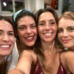 Nina Morena Instagram – Um pouco de ontem, um pouco da nossa estreia. Foi uma delícia, foi divertido.
A temporada é curta, vem logo que já já acaba.
Hoje tem às 20:00hs no @samambaia.bar , chegue antes para o happy hour.
Um grupo de whatsapp de recém-mamãs de um bairro pacato combina uma saída para se conhecerem e se divertirem. Apenas 3 ganham um “vale night” e conseguem ir! VALE NIGHT, uma comédia agridoce de Renata Mizrahi que não podem perder! Tem comédia, tem drama, música, comida e bebida!
Uma produção luso-brasileira com Diana Herzog, Inês Oneto e Patrícia Candoso.
Em cartaz no no Samambaia Bar até 26 de Outubro , um conceito teatro-bar. Estão todas e todos convidados para um happy hour seguido de teatro. Venham brindar connosco!
Quartas e quintas às 20hs
Bilhete:
12€/ 10€ (<25, >65, profissionais do espetáculo)
Para mais informações e vendas antecipadas:
teatrovalenight@gmail.com
ATENÇÃO: dia 18 não haverá apresentação