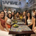Nina Morena Instagram – Um pouco de ontem, um pouco da nossa estreia. Foi uma delícia, foi divertido.
A temporada é curta, vem logo que já já acaba.
Hoje tem às 20:00hs no @samambaia.bar , chegue antes para o happy hour.
Um grupo de whatsapp de recém-mamãs de um bairro pacato combina uma saída para se conhecerem e se divertirem. Apenas 3 ganham um “vale night” e conseguem ir! VALE NIGHT, uma comédia agridoce de Renata Mizrahi que não podem perder! Tem comédia, tem drama, música, comida e bebida!
Uma produção luso-brasileira com Diana Herzog, Inês Oneto e Patrícia Candoso.
Em cartaz no no Samambaia Bar até 26 de Outubro , um conceito teatro-bar. Estão todas e todos convidados para um happy hour seguido de teatro. Venham brindar connosco!
Quartas e quintas às 20hs
Bilhete:
12€/ 10€ (<25, >65, profissionais do espetáculo)
Para mais informações e vendas antecipadas:
teatrovalenight@gmail.com
ATENÇÃO: dia 18 não haverá apresentação