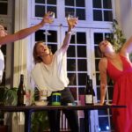Nina Morena Instagram - Um pouco de ontem, um pouco da nossa estreia. Foi uma delícia, foi divertido. A temporada é curta, vem logo que já já acaba. Hoje tem às 20:00hs no @samambaia.bar , chegue antes para o happy hour. Um grupo de whatsapp de recém-mamãs de um bairro pacato combina uma saída para se conhecerem e se divertirem. Apenas 3 ganham um "vale night" e conseguem ir! VALE NIGHT, uma comédia agridoce de Renata Mizrahi que não podem perder! Tem comédia, tem drama, música, comida e bebida! Uma produção luso-brasileira com Diana Herzog, Inês Oneto e Patrícia Candoso. Em cartaz no no Samambaia Bar até 26 de Outubro , um conceito teatro-bar. Estão todas e todos convidados para um happy hour seguido de teatro. Venham brindar connosco! Quartas e quintas às 20hs Bilhete: 12€/ 10€ (65, profissionais do espetáculo) Para mais informações e vendas antecipadas: teatrovalenight@gmail.com ATENÇÃO: dia 18 não haverá apresentação
