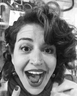 Nina Morena Instagram - O que falar de @pepelix?! Nem sei por onde comecar.... Minha parceira da vida inteira, de aventuras, conquistas, lágrimas, resiliências, descobertas, viagens, recomeços. 
Minha irmã, minha dupla sertaneja! Minha pequena Eva, dona dos cabelos mais lindos do mundo! Jardineira de mão cheia, multitalentosa....
Te amo infinito! ❤️❤️❤️❤️
Te admiro e desejo que nesse novo ciclo, vc realize todos os seus sonhos mais profundos. Que vc seja sempre mais feliz e cheia de saúde, humor, força, fé e alegria. Que sigamos juntas e as gargalhadas nessa vida e em todas as proximas! 🐭Pink pergunta: Cerebro, o que faremos hj que é seu aniversário?
🧠: O que fazemos todos os dias, Pink: 
Vamos dominar o mundo!!!!!
VAMOS, Cerebelooooo!!!! 🚀🧠🐭 Vai que o mundo é seu, meu amor! ❤️🌈🌪🚀