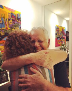 Nina Morena Instagram - Parabéns, pai amado! 75 anos de alegria, saúde, conquistas, luta, inteligência, simpatia, lágrimas e gargalhadas. Obrigada por tudo e tanto. 
Te amo infinito back and forth! ❤️