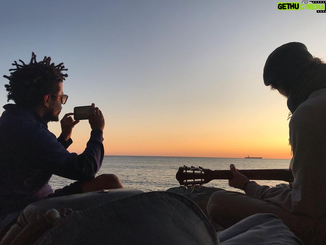 Nina Morena Instagram - Um fim de tarde lindo, feliz e musical! #nofilter Praia De Parede