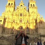 Nina Morena Instagram - 1 ano hoje que cheguei em Santiago de Compostela. Eu e @nicothebaker. 1 ano depois e toda uma nova vida que começou, incluindo uma mudança de país. 🌪🤘🏼 Obrigada, Universo. Obrigada, vida! E por que não, obrigada eu! #goNinago!🙏🏼👊🏼 Santiago de Compostela, Spain