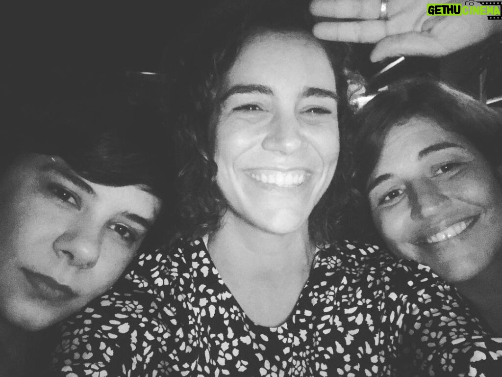 Nina Morena Instagram - Quando sua prima chega de surpresa e vc quase morre de alegria! ❤❤❤❤