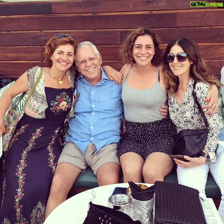 Nina Morena Instagram - Da alegria de ter seu pai e sua familia contigo em Lisboa! Ô, sorte! ❤️ Sky Bar Lisboa