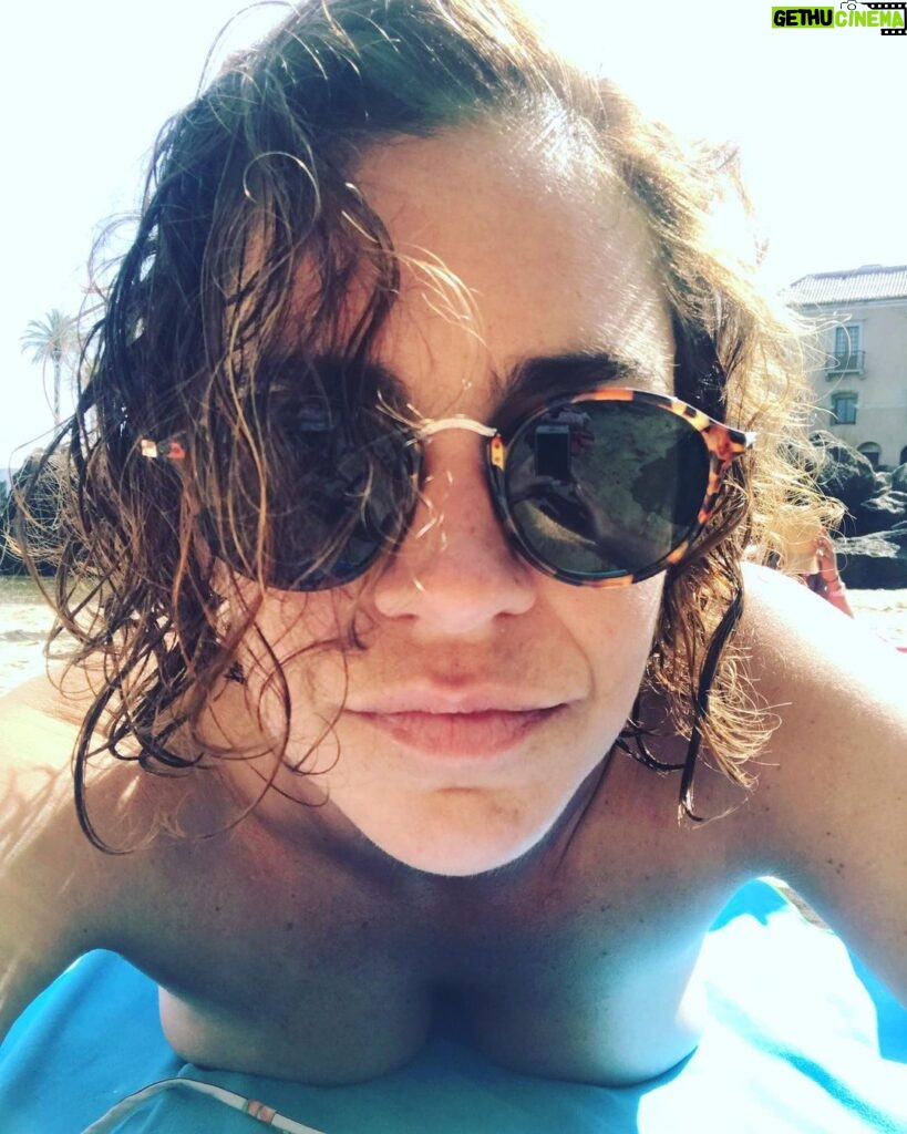 Nina Morena Instagram - Topless na praia. Temos! ✔ Viva a Europa! #mamaslivres #helmutnewton Me prende, BostaNazi 🖕🏼 Cascais - Praias