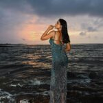 Nisha Guragain Instagram – Sunsets to melt everything else away. 🌅🏖️
📸 @official.khushal.photography