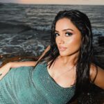 Nisha Guragain Instagram – Sunsets to melt everything else away. 🌅🏖️
📸 @official.khushal.photography