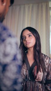 Nisha Guragain Instagram - Jab Koi Naya Mil Jaata Hai To log Aisa Kyu Karte Hai ?? #trendingreels #trending . Shoot & Edit - @sonucreative