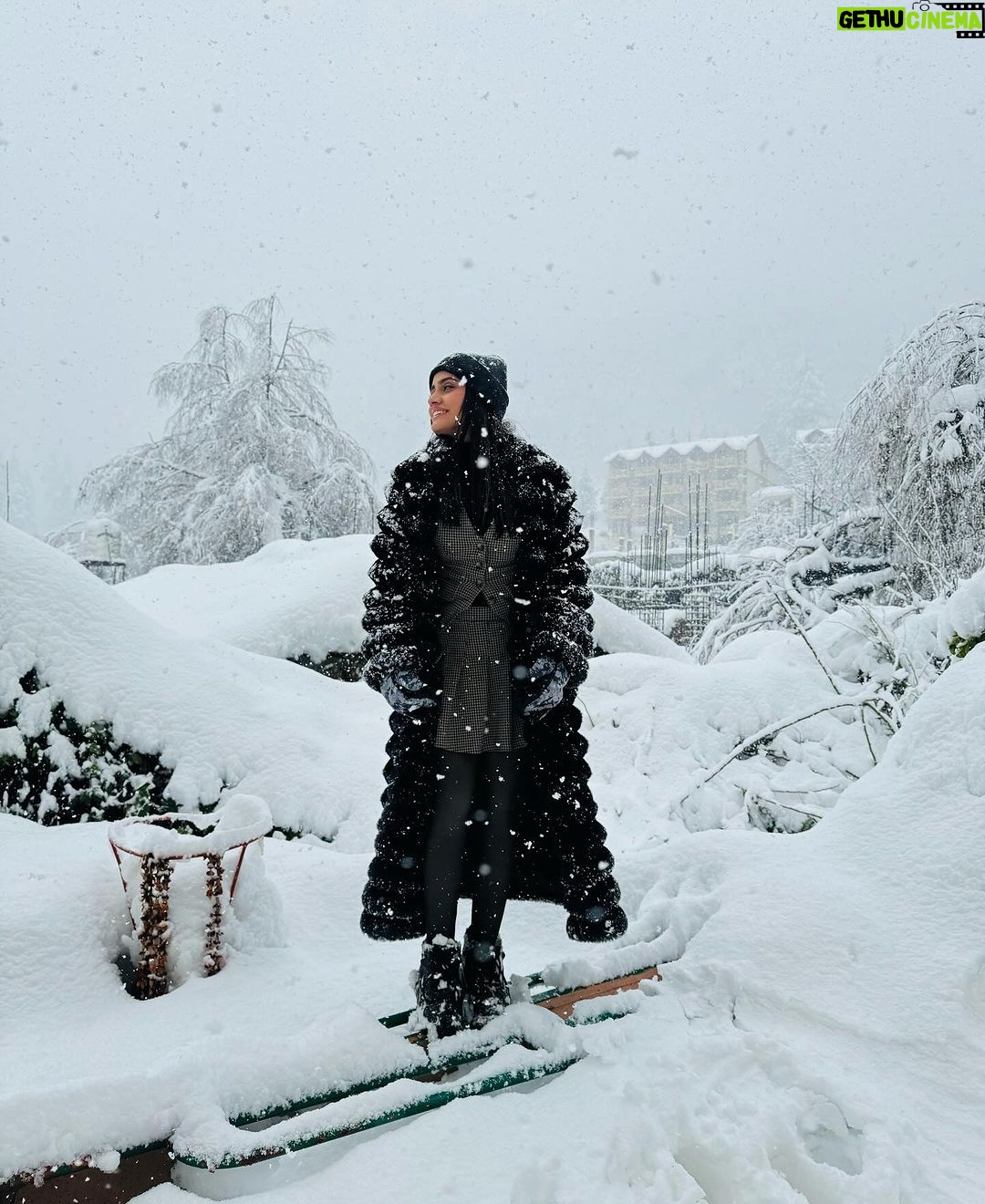 Nisha Guragain Instagram - Do you like snow ? Manali