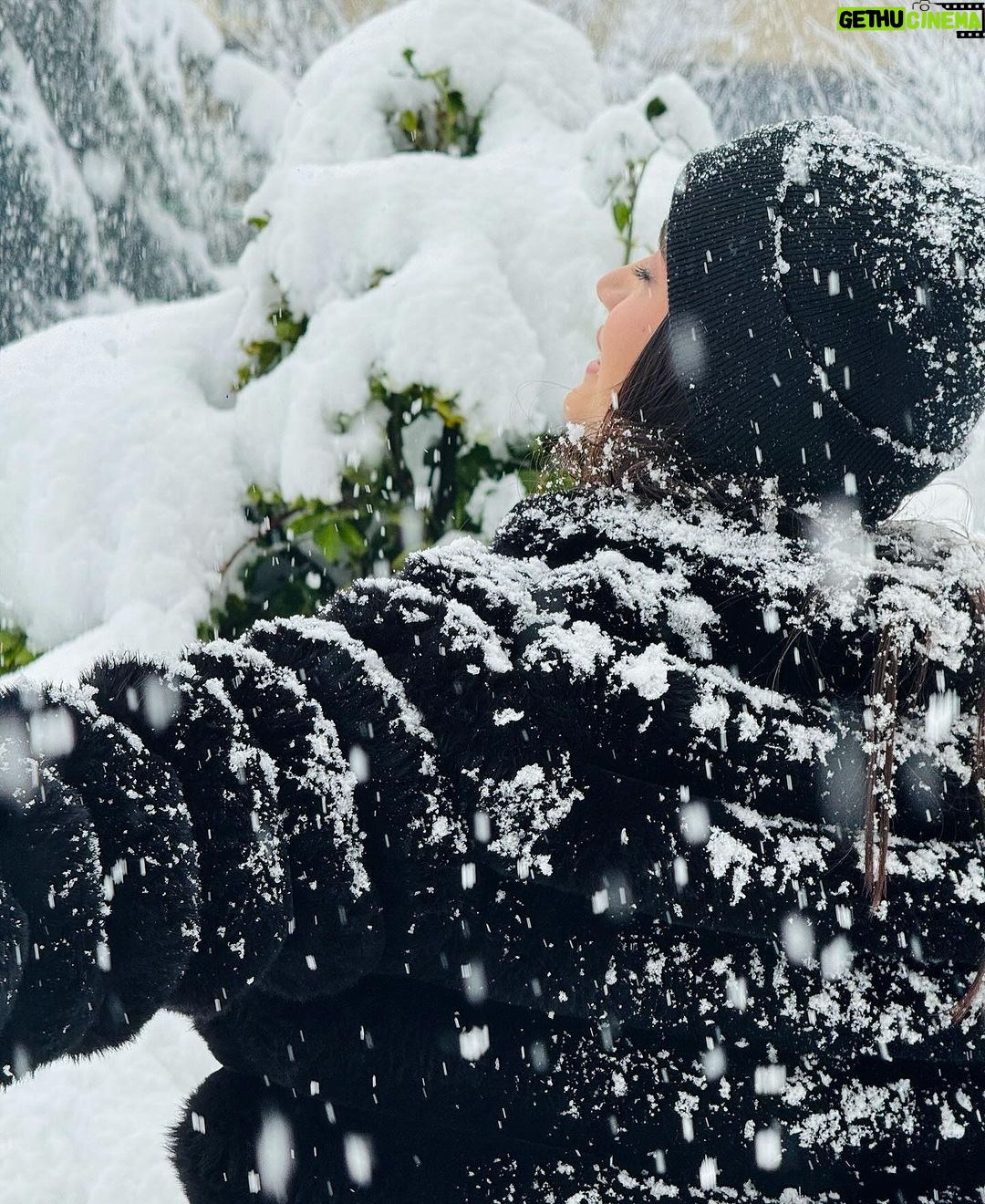 Nisha Guragain Instagram - Do you like snow ? Manali