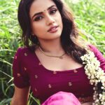 Nisha Guragain Instagram - तेरी झलक अशरफ़ी श्रीवल्ली नैना मदक बर्फी तेरी झलक अशरफ़ी श्रीवल्ली बातें करे दो हर्फी 🥰 📷 - @official.khushal.photography Styling- @sumairamomin Mua- @makeupbybharti