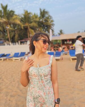 Niti Taylor Instagram - Where the sea meets the sky, and worries fade with the tide🧡