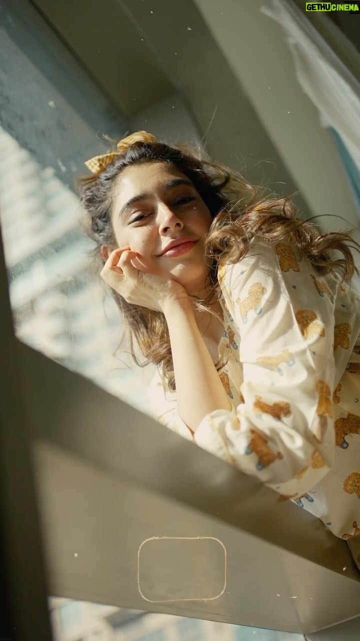 Niti Taylor Instagram - In a world full of ordinary, be a little extra cuteππ»ββοΈπ
π»ββοΈ #pehlebhimain #trendingreels #reelinstagram #instagramreels #reels #reelitfeelit Loungewear @sanskrutihomes PR @dinky_nirh π₯ @rohitgaikwadfilms