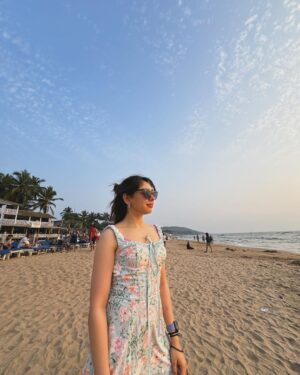 Niti Taylor Instagram - Where the sea meets the sky, and worries fade with the tide🧡