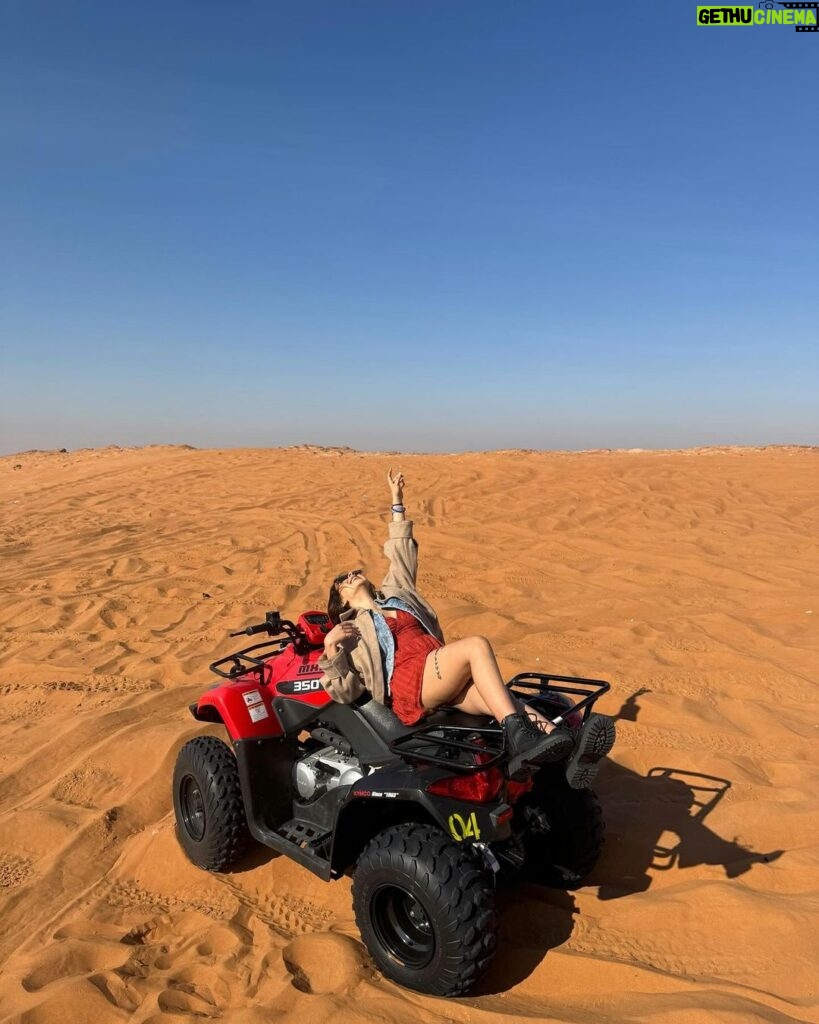 Niti Taylor Instagram - Servin dessert in desert 🏜️💥♥️ Dubai UAE