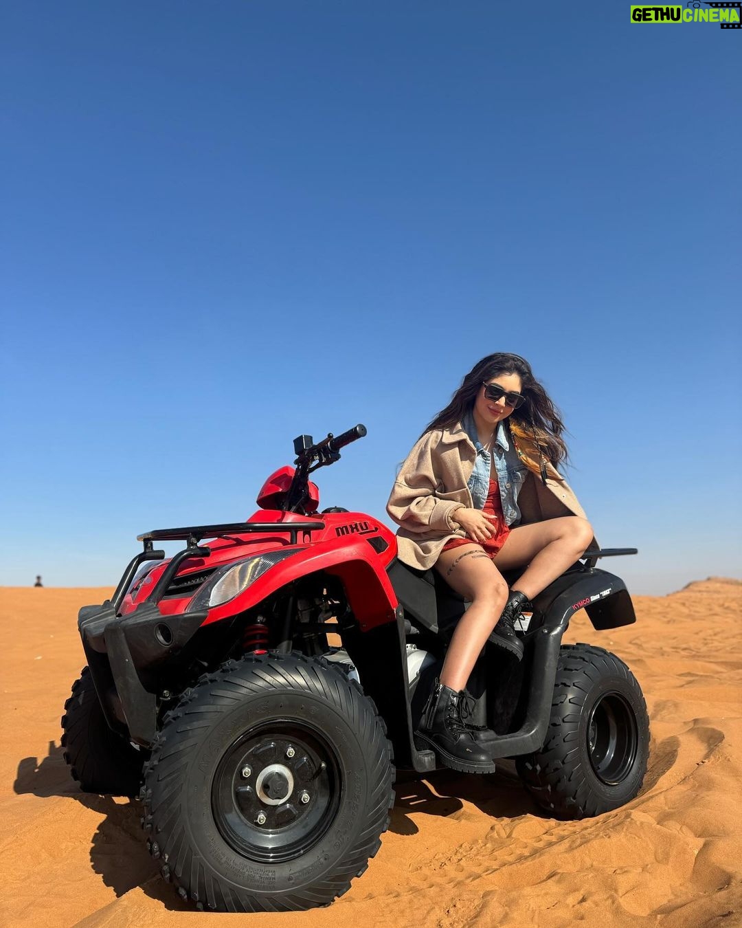 Niti Taylor Instagram - Servin dessert in desert 🏜️💥♥️ Dubai UAE