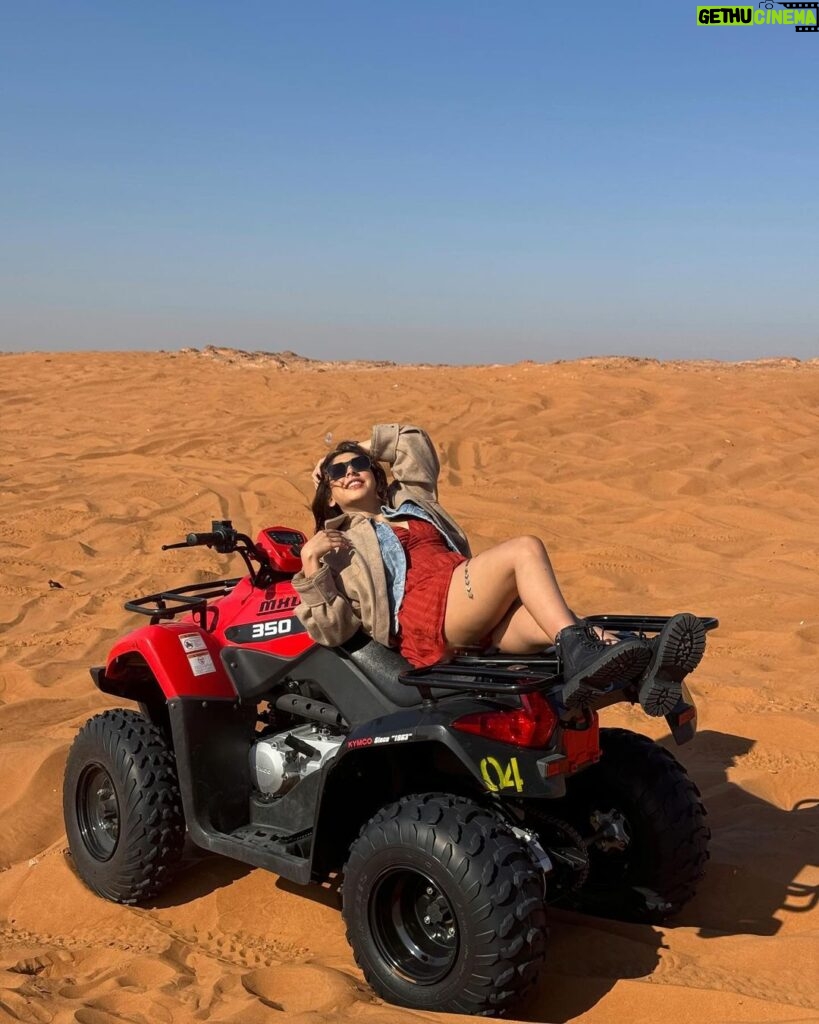 Niti Taylor Instagram - Servin dessert in desert 🏜️💥♥️ Dubai UAE