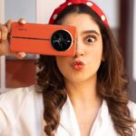 Niti Taylor Instagram – Are you passionate about photography too? Dive into the world of visual enchantment with the #realme12ProPlus5G in explorer red! ❤📸✨ Let’s explore the art of capturing moments together. 

 #BeAPortraitMaster 
#ad